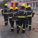 Požar na Ledinama: Zapalila se kuća, cela ulica blokirana