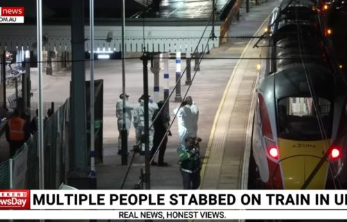 Stravičan napad nožem u vozu u Engleskoj: Desetoro ranjeno, devet je u kritičnom stanju (VIDEO)