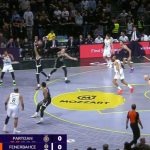 Navijači Fenera na meču sa Partizanom podigli skandalozan transparent (FOTO)