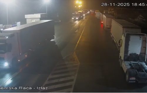 Teretnjaci na dva izlaza iz zemlje čekaju satima, za ostale kategorije vozila nema zadržavanja