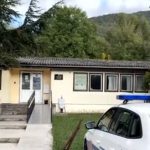 Urušio se plafon policijskih prostorija u Tivtu: Policajci premešteni u "koliko-toliko bezbedne“ sobe