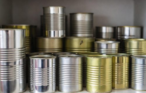 Kada hrana iz konzerve može da ubije? Detalji na pakovanju i simptomi koje ne smete ignorisati