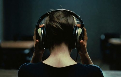 Lana tuži CIA zbog bizarnog eksperimenta: Sa 16 godina je terali da satima sluša istu rečenicu
