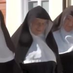Tri buntovne kaluđerice izvojevale pobedu posle bekstva iz staračkog doma: Postale hit na mrežama