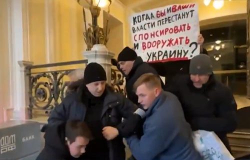 Napadnut poljski ambasador u Moskvi: "Uzvikivali su antipoljske i antiukrajinske slogane" (VIDEO)