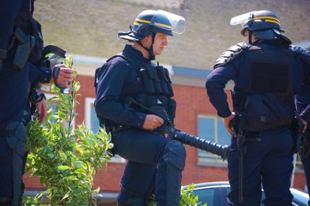 Panika u punoj crkvi: Starica ušla sa dve granate, sveštenik odmah reagovao