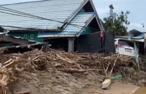 Više od 700 mrtvih u poplavama: Stravični prizori dolaze iz Azije, najgore u Indoneziji (VIDEO)
