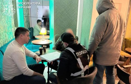 Penzioneri iz Kijeva nasamarili američkog vojnika: Platio 85.000 dolara za moćni laser koji ne postoji