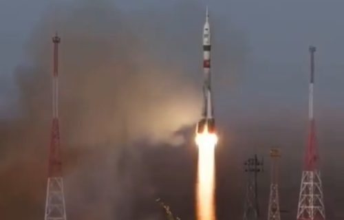 Raketa Sojuz uspešno lansirana: Pletena mačka poletela sa ruskim i američkim astronautima (VIDEO)