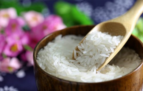Ledeni tretman iz kuhinje: Kako kockice leda od pirinčane vode postaju novi beauty trend