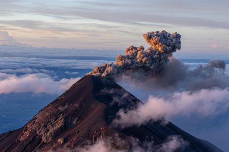 Eruptirao vulkan Fuego: Evakuisana dva naselja, upućen apel građanima