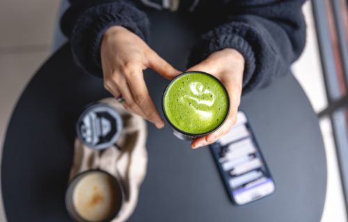 Sve što treba da znate o "čarobnom" zelenom prahu za kojim svi lude: Šta matcha zaista čini za naše zdravlje?