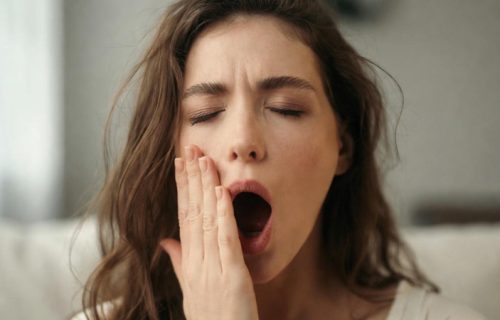 Žena umalo poginula zevajući: Ni lekari nisu mogli da veruju šta je zadesilo