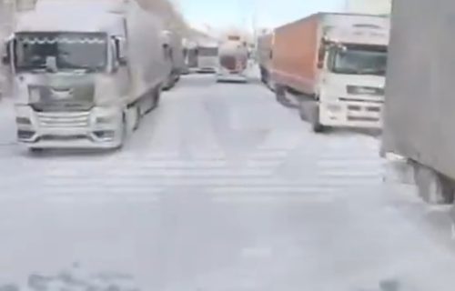 Zarobljeni u koloni od 85 km, na minus 18: Neverovatne scene kolapsa u Sibiru (VIDEO)
