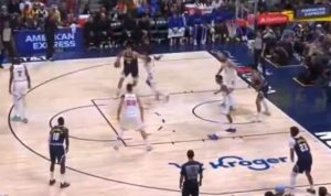 Jokić deli asistencije i samom sebi: Magija na meču protiv Hjustona, uzalud ga čuvaju trojica (VIDEO)