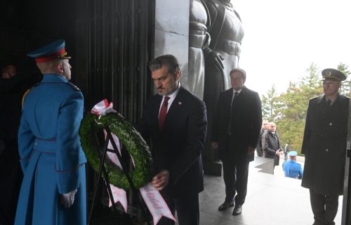 Predsednik Gruzije položio venac na Spomenik neznanom junaku na Avali