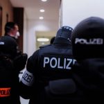 Policija raznela vrata vile narko bosa poreklom iz Srbije: Čekala ih velika statua King Konga (FOTO)