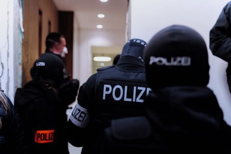 Uhapšeni lažni policajci u Nemačkoj: Dve stvari ukazivale na prevaru