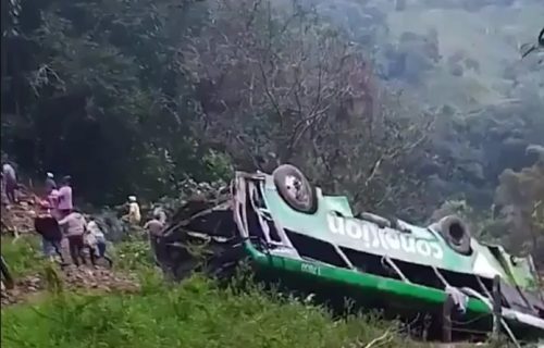 Autobus se prevrnuo na krov u Meksiku: Poginulo 10 osoba, povređene 32 osobe