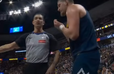 Jokić jači od NBA sudija: Znao pravilo koje ne poznaju ni arbitri, evo zbog čega je pobesneo (VIDEO)