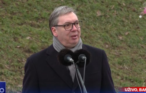 Vučić u kasarni na Banjici: Na mestu gde se Srbija vinula u nebo postavljamo kamen temeljac novom čudu