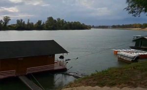 Drama na Savi: Proslavljali Prvi maj na splavu, muškarac hteo da vidi kakva je voda i nestao