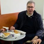 "Čovek se iz Niša uvek vrati sa par kilograma viška": Vučić u pauzi na bureku kod čuvenog Braška (VIDEO)