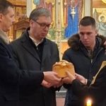 "Da nam veliki svetac i Gospod Bog čuvaju Srbiju": Predsednik Vučić obeležava krsnu slavu