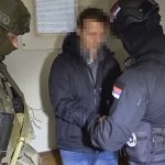 Pogledajte akciju policije: Srbiji izručen muškarac osumnjičen za teško ubistvo u Atini (VIDEO)