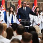 Dobili smo više od broja zaposlenih: Vučić dodelio ugovore o radu najboljim diplomcima medicinske struke
