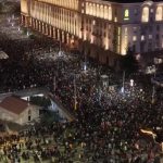 Bugarska ključa: Masovni protesti u Sofiji i drugim gradovima, kamenje i flaše leteli ka policajcima