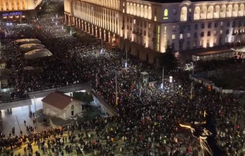 Bugarska ključa: Masovni protesti u Sofiji i drugim gradovima, kamenje i flaše leteli ka policajcima