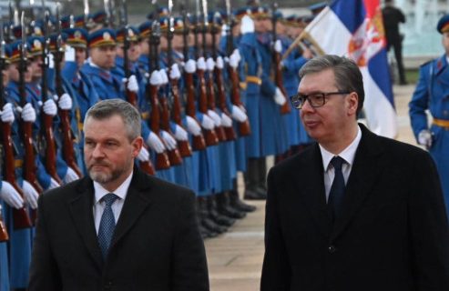 "Danas imamo priliku da razmenimo mišljenja": Vučić priredio svečani doček za predsednika Slovačke