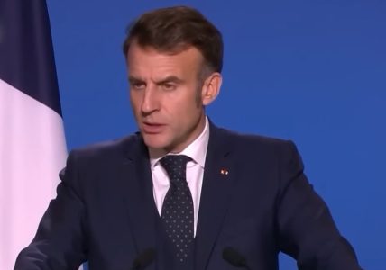 “Makron je svrgnut”: Muškarac u Francuskoj izazvao incident, pucao iz sačmarice slaveći “pad sa vlasti”