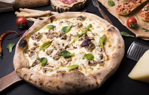Bela pica sa pečurkama: Bogata, aromatična i savršeno hrskava (RECEPT)