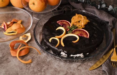 Posna torta od crne čokolade i pomorandže: Sočna, bogatog ukusa i lagana (RECEPT)