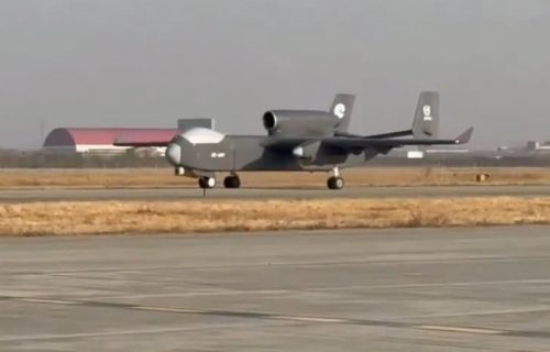 Prvi snimak leta čuda od oružja: Kineski bespilotni "matični brod" nosi rojeve dronova ili salva raketa