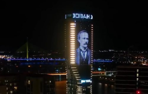 Kula Beograd zasijala u čast Jovana Jovanovića Zmaja