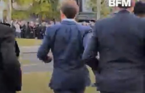 Makron šokirao Kineze: Iznenada potrčao ka masi građana, obezbeđenje nije znalo šta ih je snašlo (VIDEO)