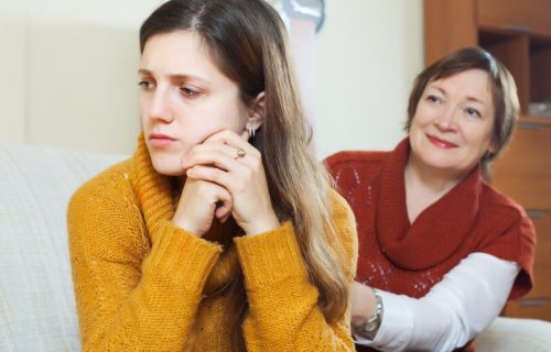 Kada poštovanje nestane: Obrasci komunikacije koji razaraju odnos roditelja i odrasle dece