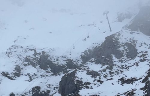 Kraj drame na Durmitoru: Spaseni turisti iz ski lifta, među njima i Srbi