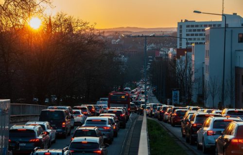 Novi saobraćajni znak sa dijamantom počeo da se koristi u Evropi: Ako ga ne poštujete, stiže kazna i do 200 evra