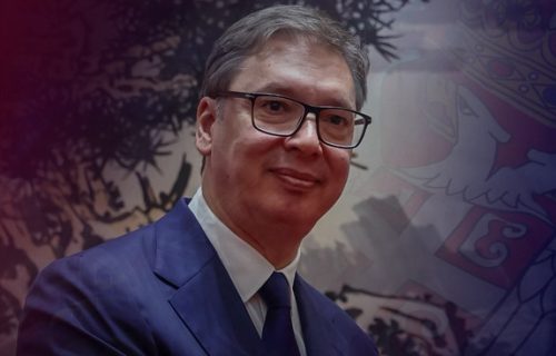 Želja predsednika Vučića: Da budemo jedni uz druge i da čuvamo svoja ognjišta, svoje srpsko ime i prezime