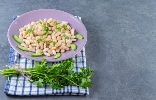 Salata od pasulja sa limunom i spanaćem: Ne kuva se ništa, samo otvorite konzervu, pripremite ostale sastojke i sve pomešate (POSNI RECEPT)
