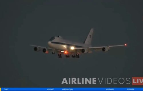 Zloglasni avion "sudnjeg dana" snimljen iznad Los Anđelesa (VIDEO)