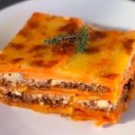 Lazanje od batata i tri vrste sira: Prelivene glazurom od brusnica (RECEPT+VIDEO)
