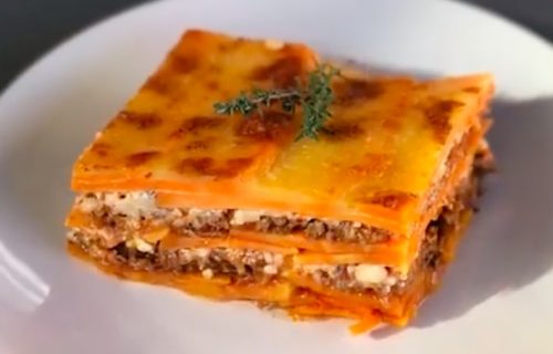 Lazanje od batata i tri vrste sira: Prelivene glazurom od brusnica (RECEPT+VIDEO)