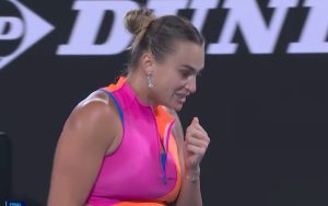Maco, ovo je hot, hot, hot: Sabalenka pokidala u haljinici za Rolan Garos, komentari pljušte (VIDEO)