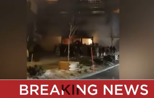 Konobarice nose šampanjac ukrašen prskalicama! Isplivale fotografije tik pred požar u švajcarskom baru