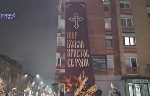 Severna Mitrovica: Policija vratila transparent "Mir Božji, Hristos se rodi", koji je odmah postavljen